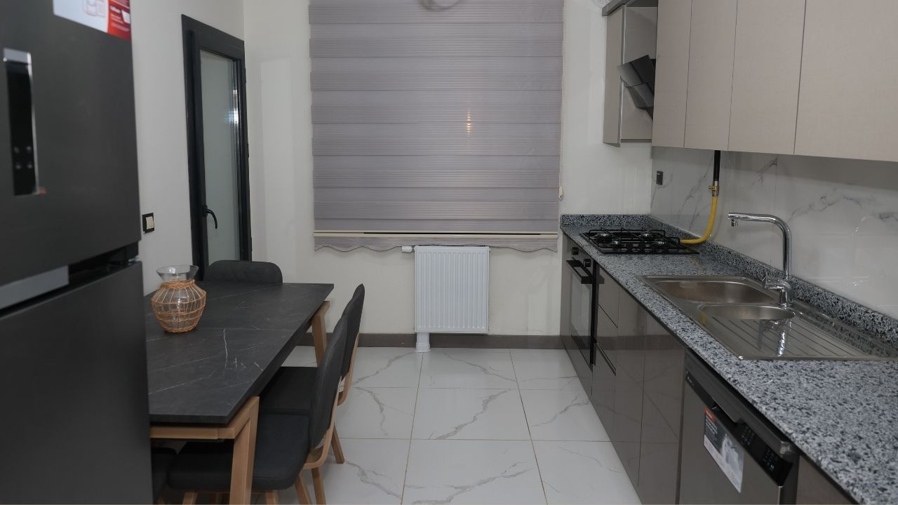 Bakan Özhaseki, Antakyalı depremzede aileye konuk oldu 2