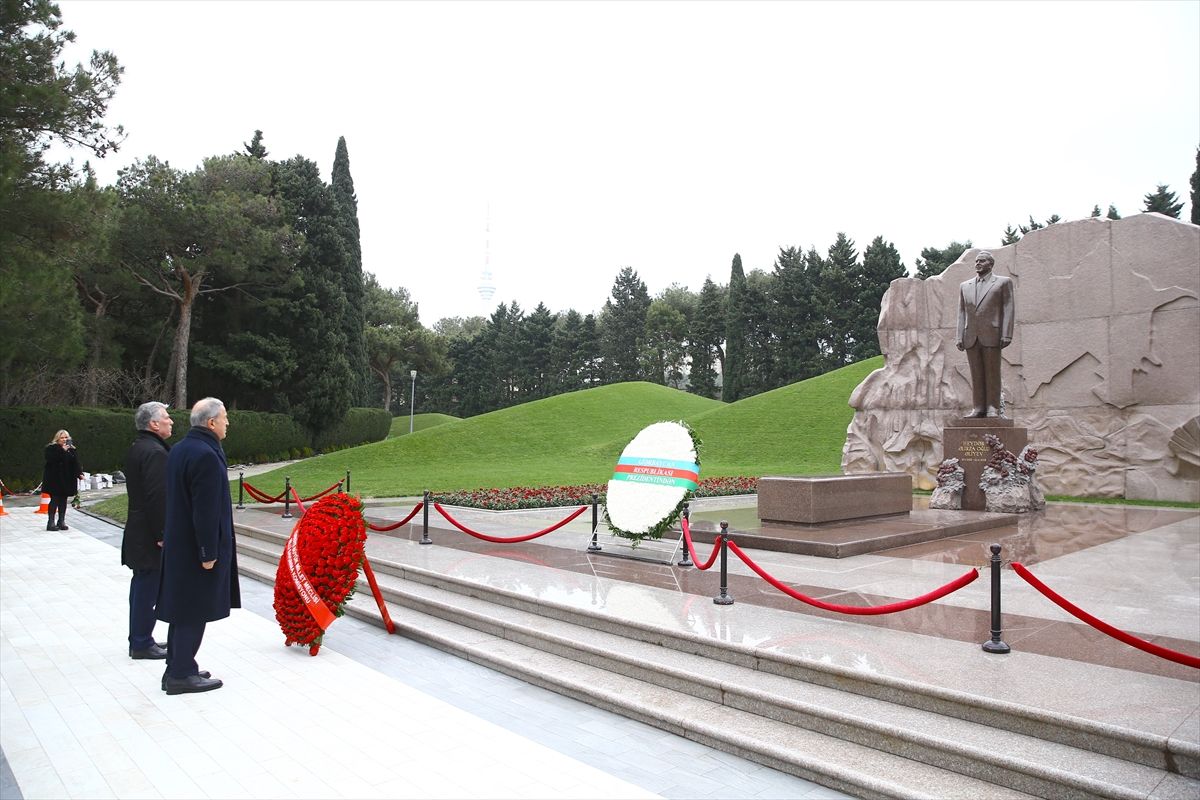 Akar: “Tek yumruk, tek yürek, tek ordu” 13