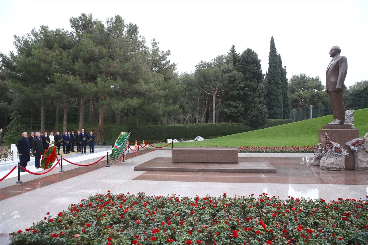 Akar: “Tek yumruk, tek yürek, tek ordu” 11