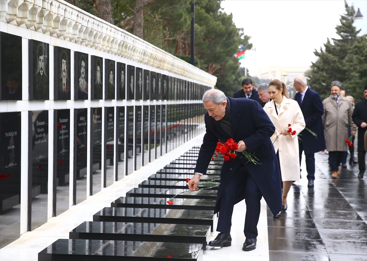 Akar: “Tek yumruk, tek yürek, tek ordu” 10