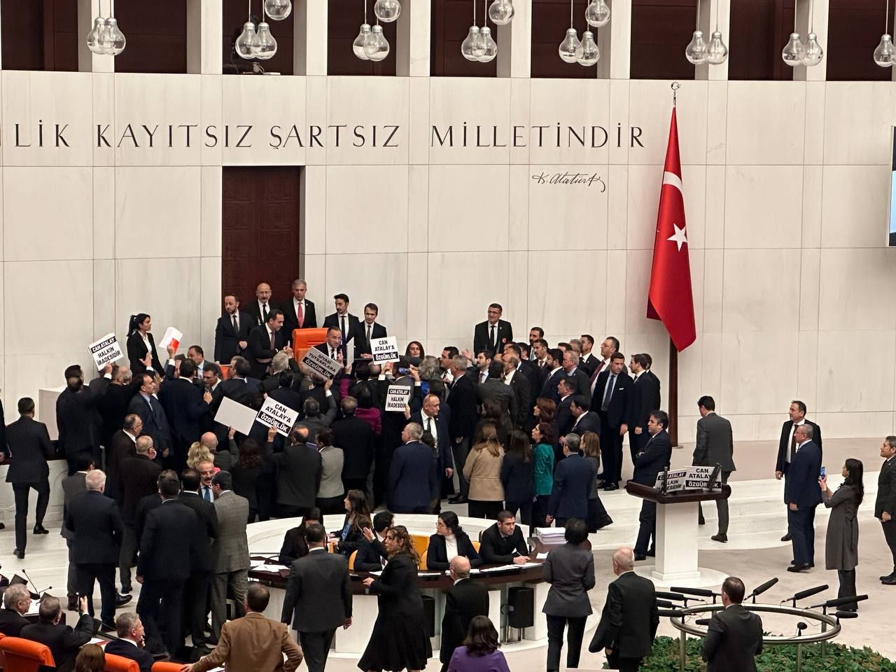 Can Atalay'ın milletvekilliği düşürüldü! 15