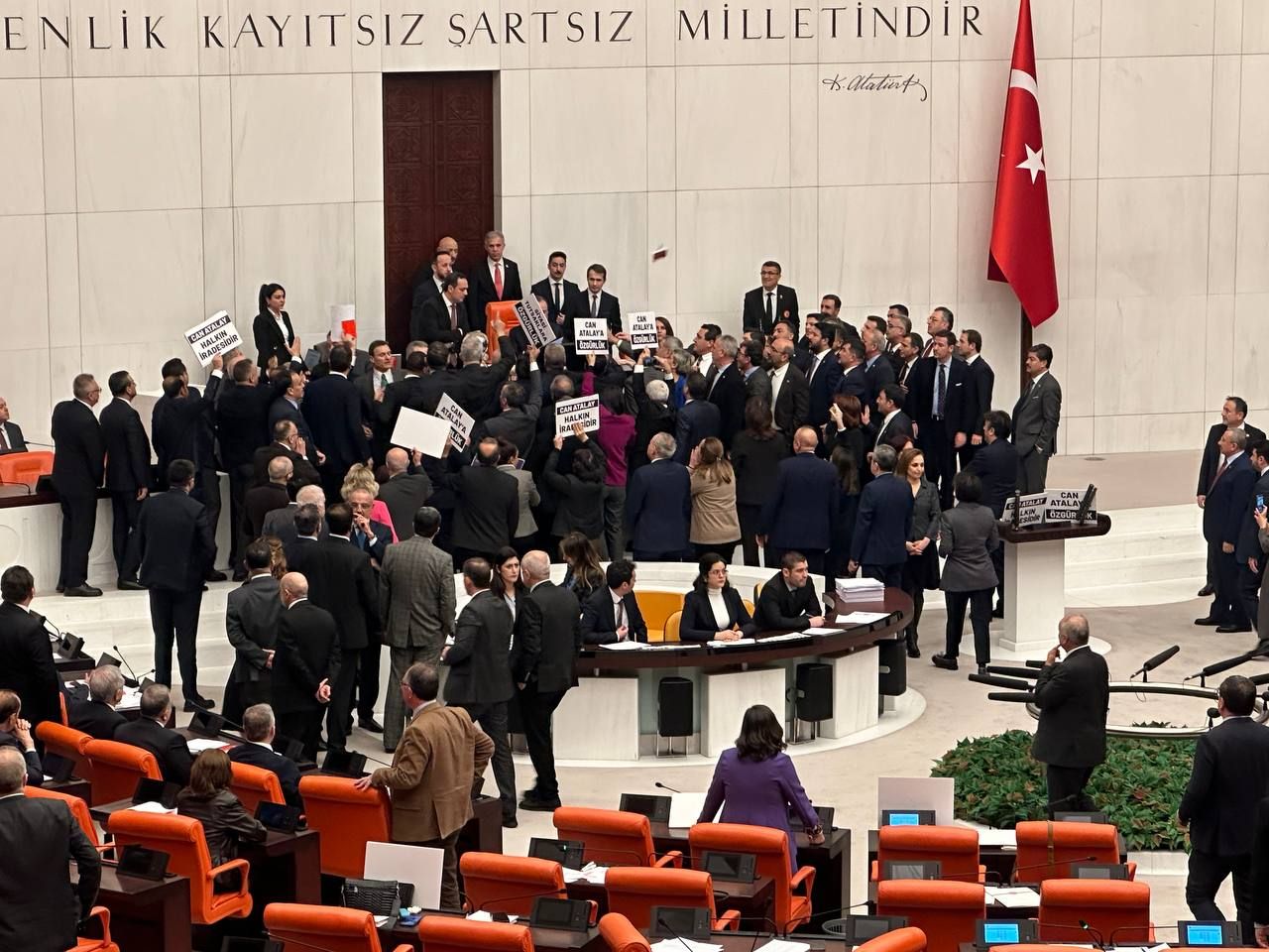 Can Atalay'ın milletvekilliği düşürüldü! 14