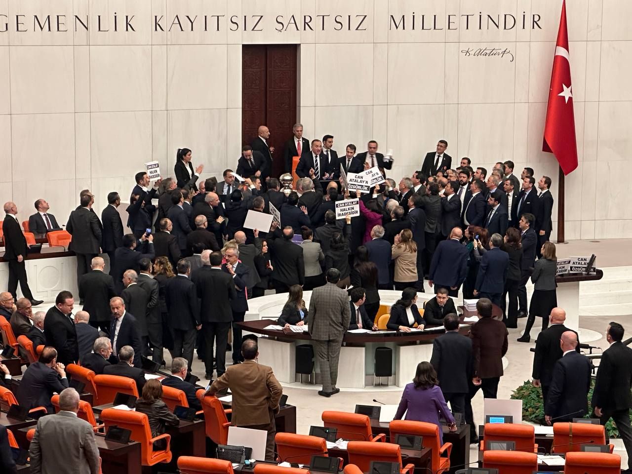 Can Atalay'ın milletvekilliği düşürüldü! 12
