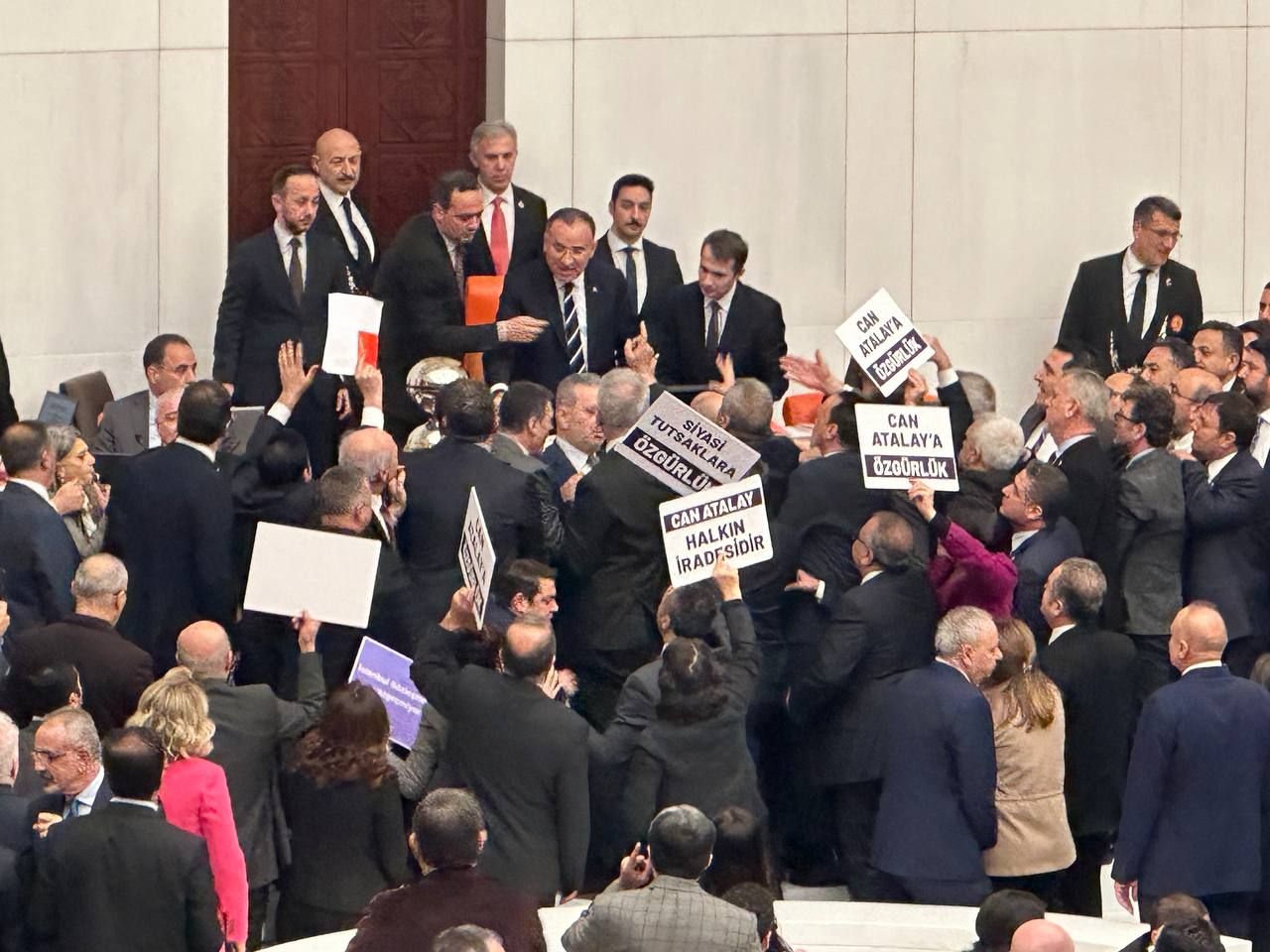 Can Atalay'ın milletvekilliği düşürüldü! 11