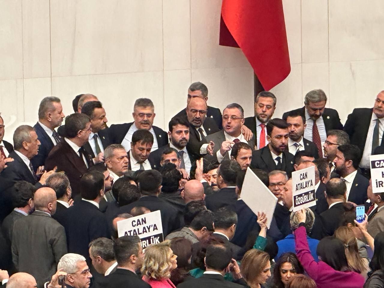 Can Atalay'ın milletvekilliği düşürüldü! 6