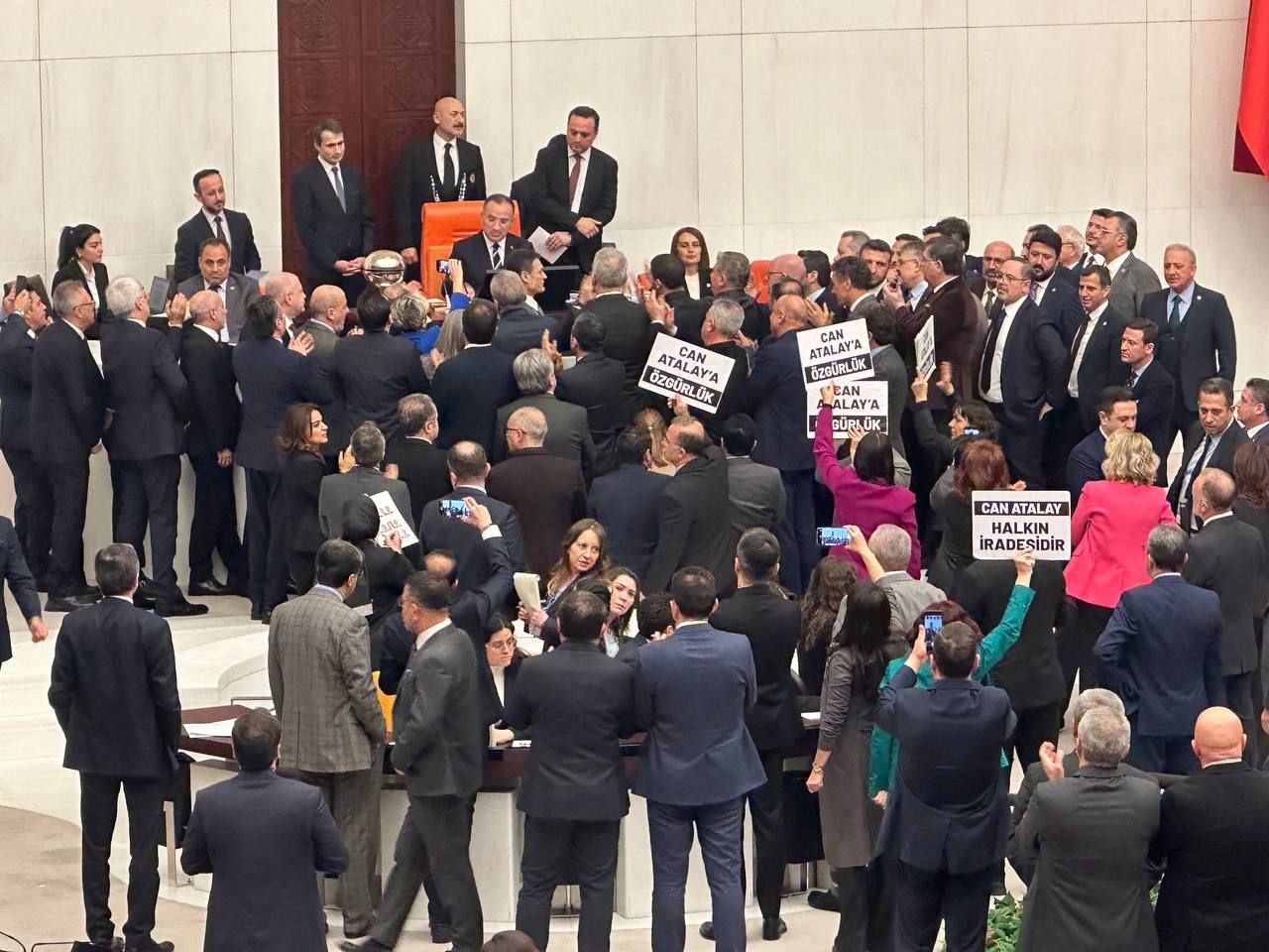 Can Atalay'ın milletvekilliği düşürüldü! 2