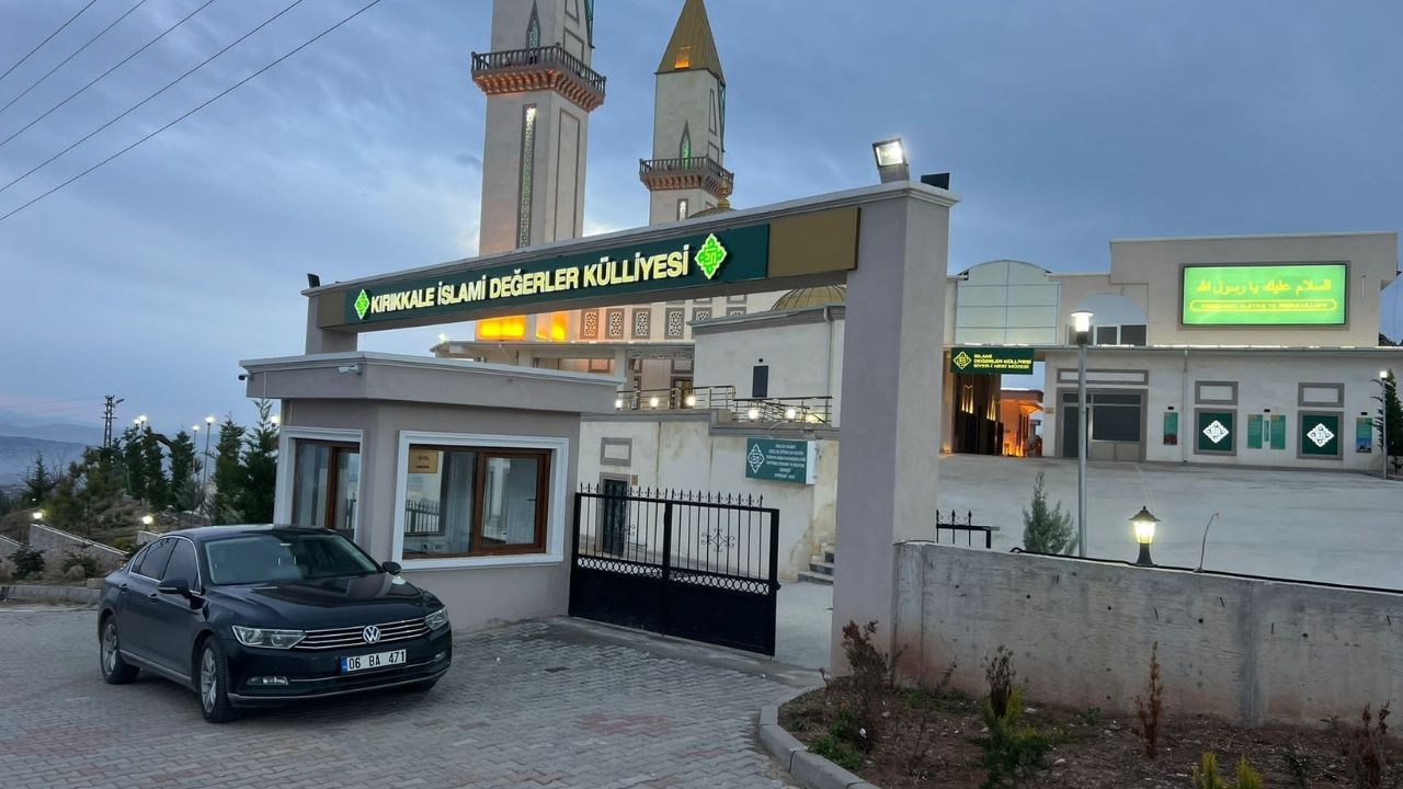 İslami Değerler Külliyesi'ni 4 ayda kaç kişi ziyaret etti? 1