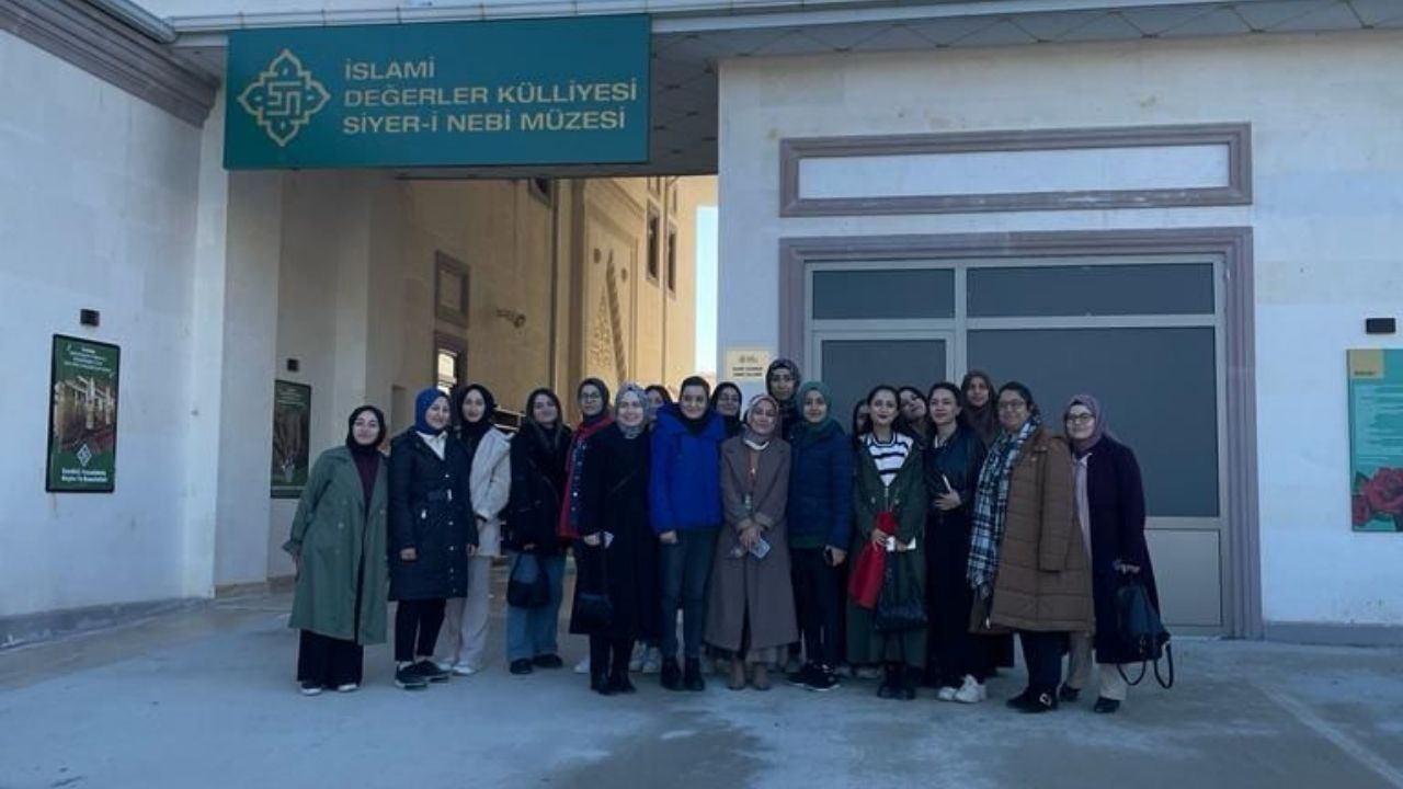 İslami Değerler Külliyesi'ni 4 ayda kaç kişi ziyaret etti? 11