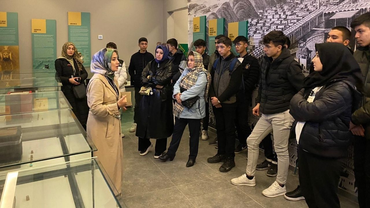 İslami Değerler Külliyesi'ni 4 ayda kaç kişi ziyaret etti? 14