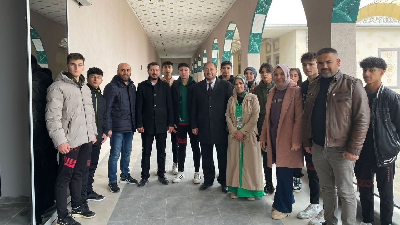 İslami Değerler Külliyesi'ni 4 ayda kaç kişi ziyaret etti? 15