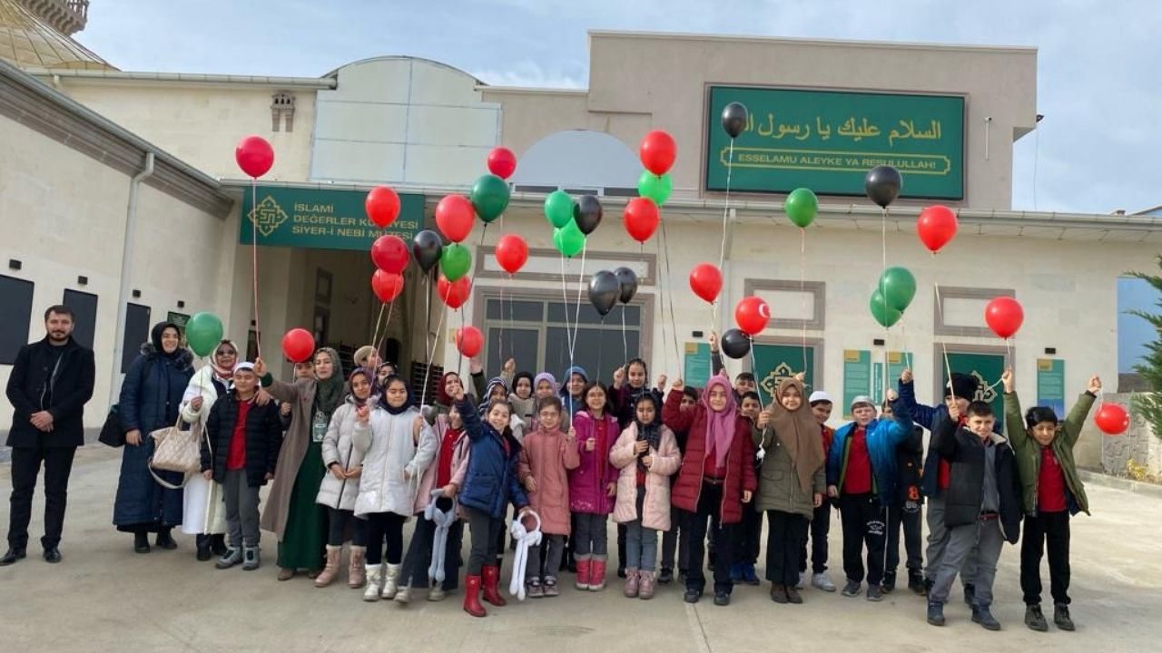 İslami Değerler Külliyesi'ni 4 ayda kaç kişi ziyaret etti? 16