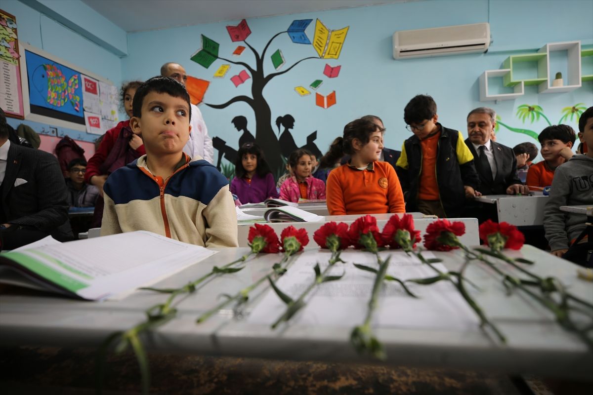 Yaşamını yitiren öğrenciler sınıflarında anıldı! 4