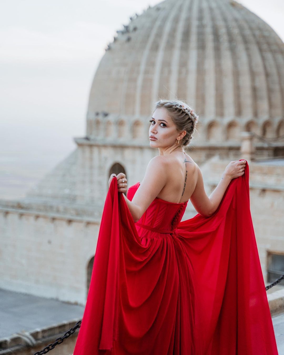 Diyarbakır'da güzelliğiyle büyüleyen muhtar adayı! 1