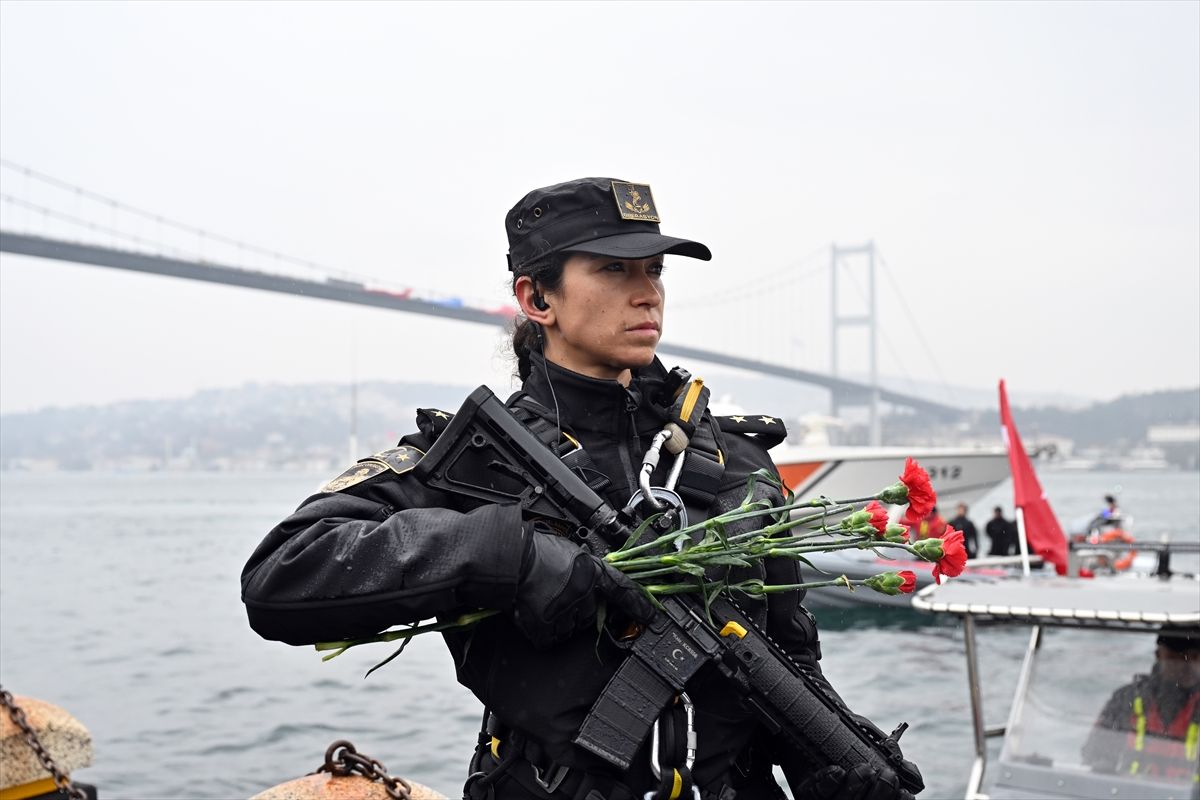 Kadın jandarmalar, 15 Temmuz Şehitler Köprüsü'nden halatlarla indi 7