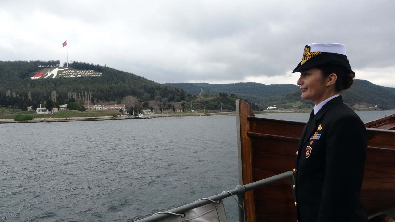 Türkiye'nin ilk kadın amirali Gökçen Fırat 1