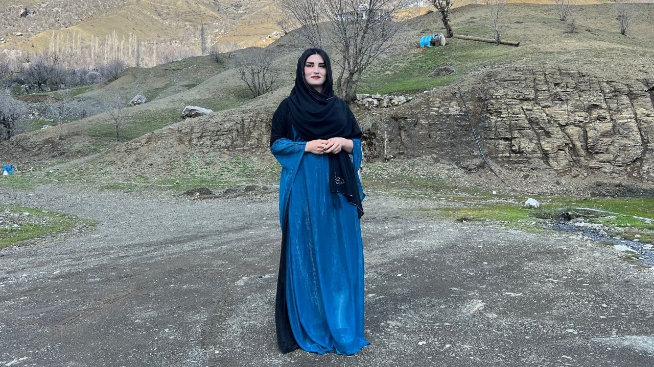 Hakkari'nin 25 bin nüfuslu ilçenin tek kadın muhtar adayı 3