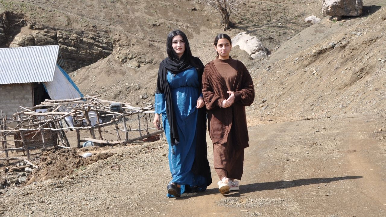 Hakkari'nin 25 bin nüfuslu ilçenin tek kadın muhtar adayı 5