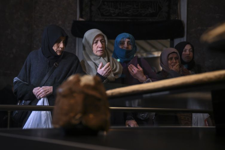 Hırka-i Şerif hangi saatler arasında ziyarete açık? 2