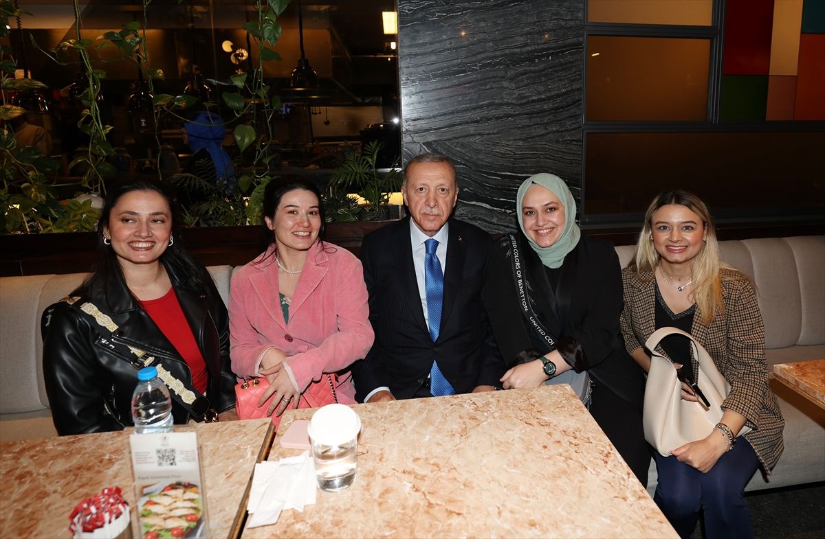 Cumhurbaşkanı Erdoğan, gençlerle bir araya geldi! 8