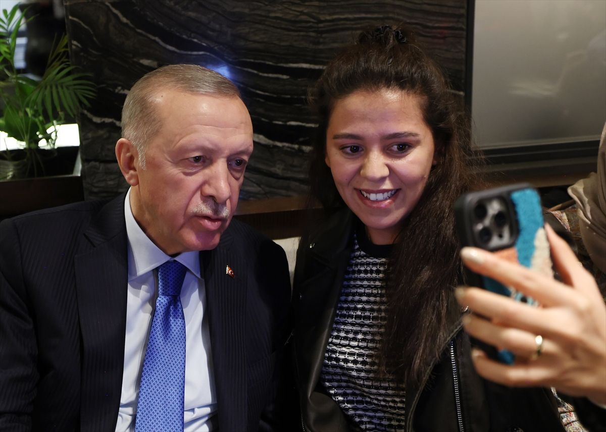 Cumhurbaşkanı Erdoğan, gençlerle bir araya geldi! 5