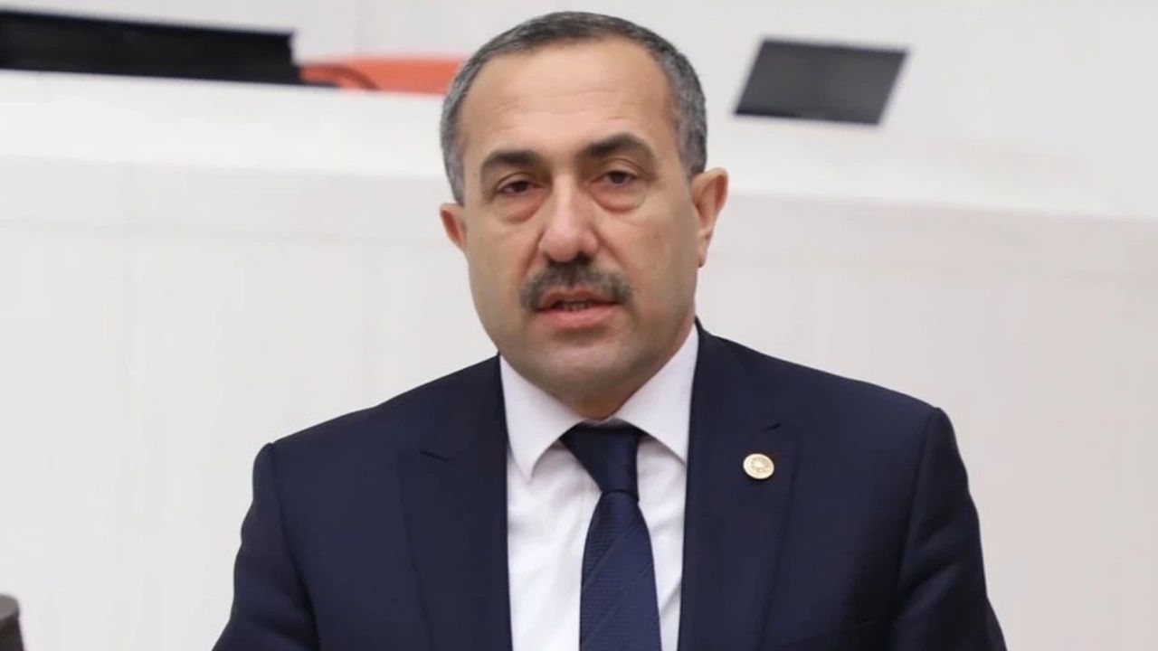 2024 yerel seçimlerinde kazanan Belediye Başkanlarının asıl meslekleri nedir? 79