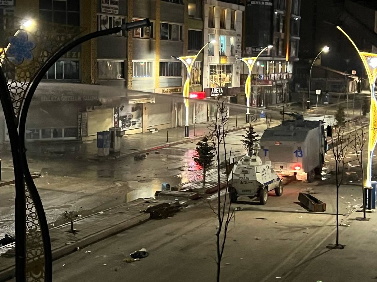 6 ilde izinsiz yürüyüşe polis müdahalesi! 1