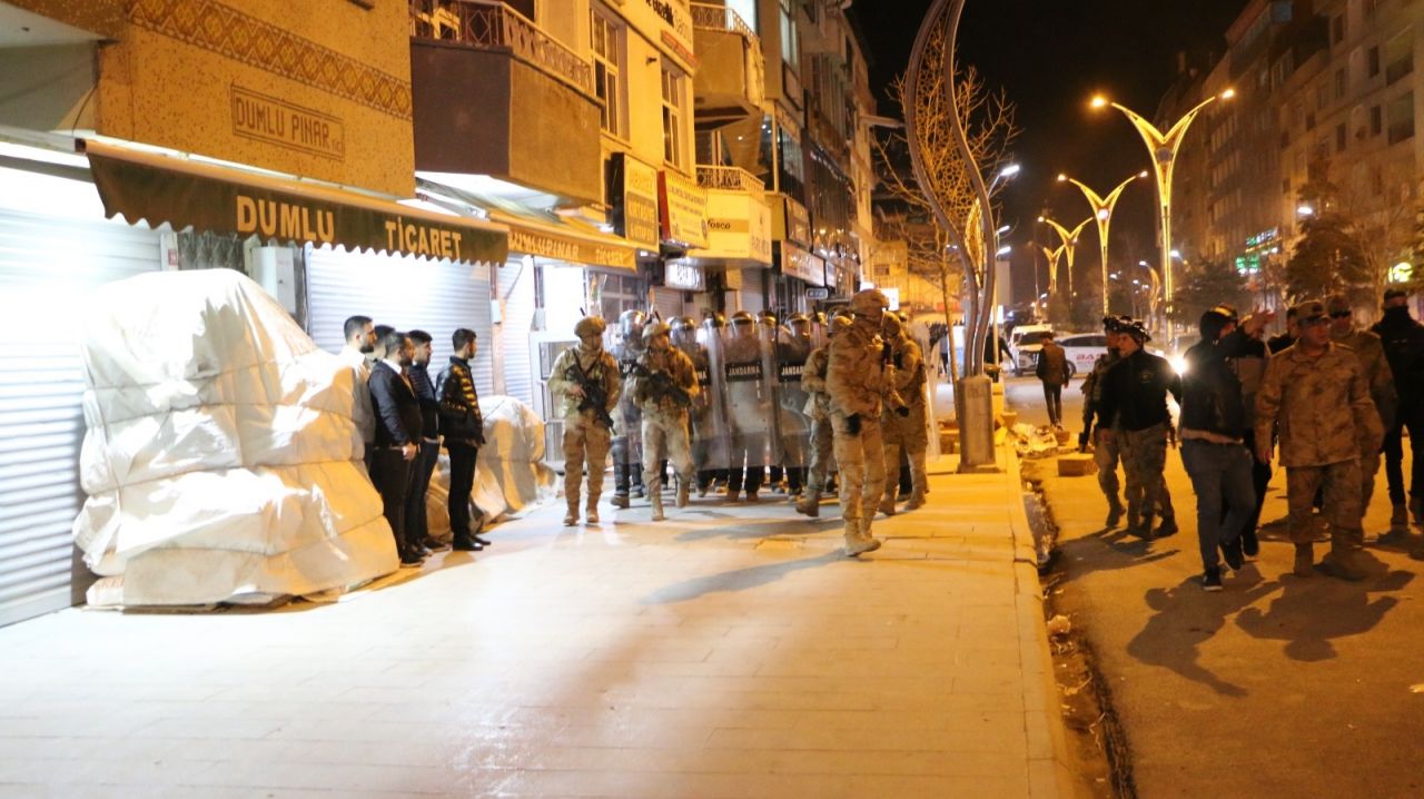 6 ilde izinsiz yürüyüşe polis müdahalesi! 6