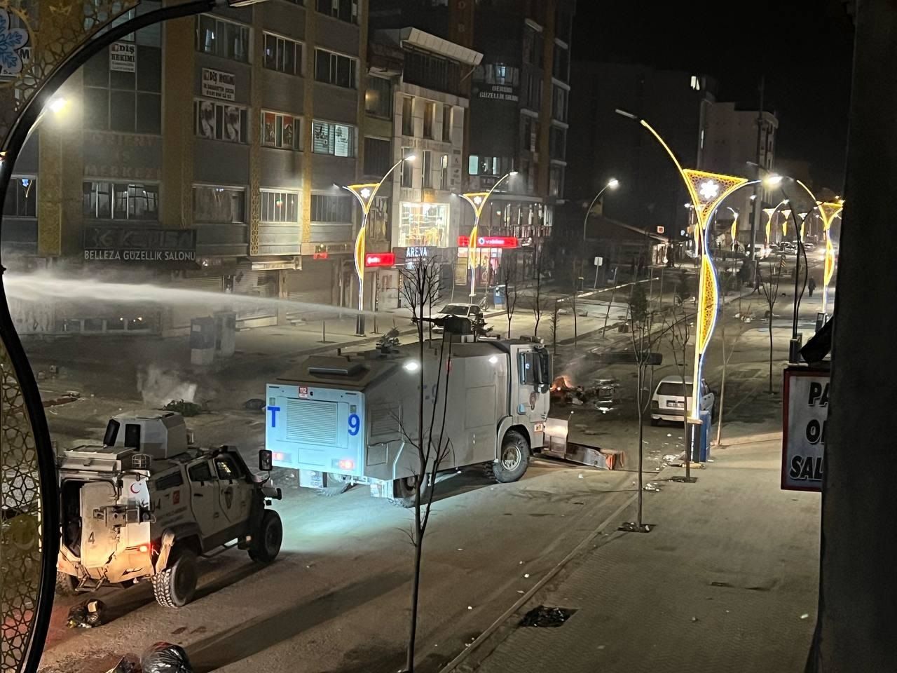 6 ilde izinsiz yürüyüşe polis müdahalesi! 12