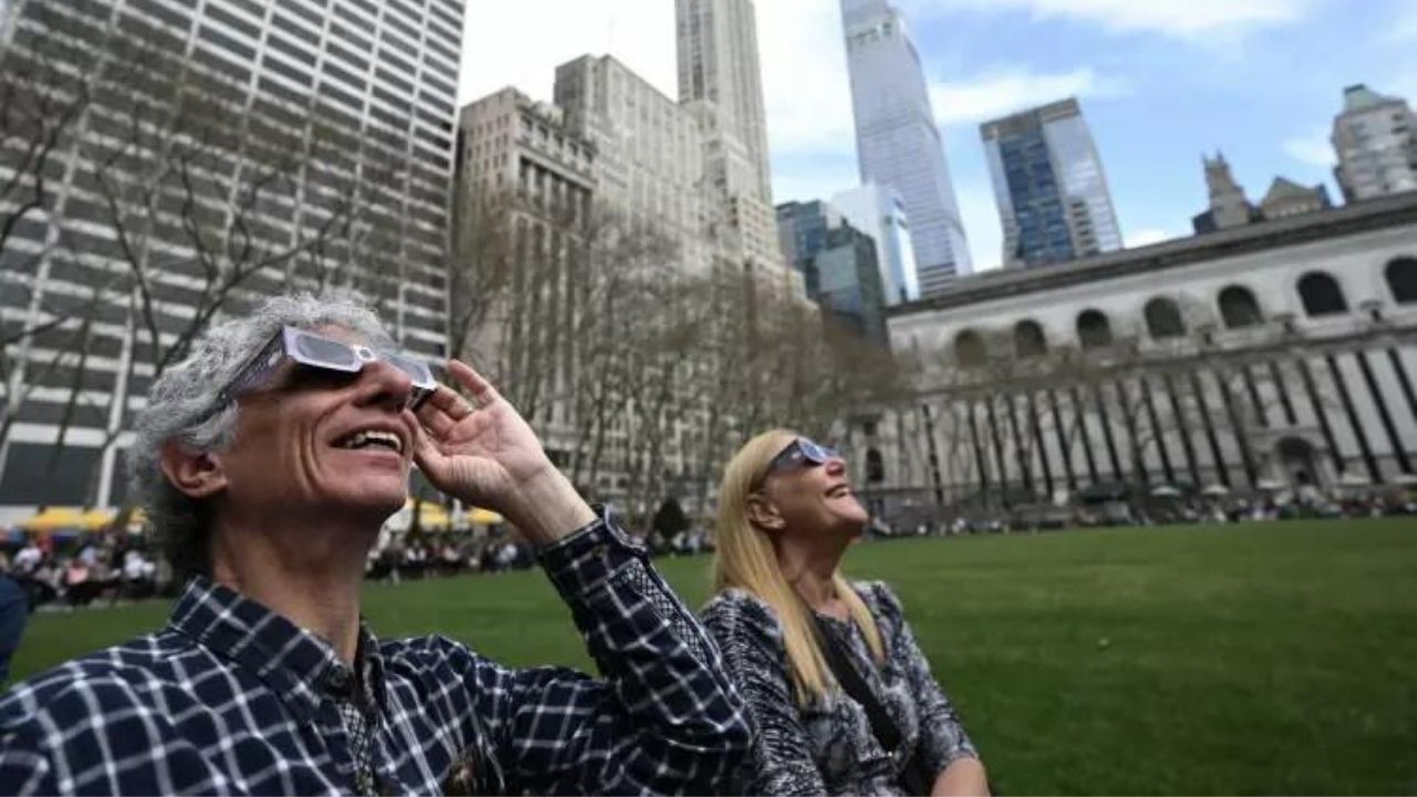 2024’ün ilk güneş tutulması gerçekleşti! Görenleri hayran bırakan o anlar böyle görüntülendi 6