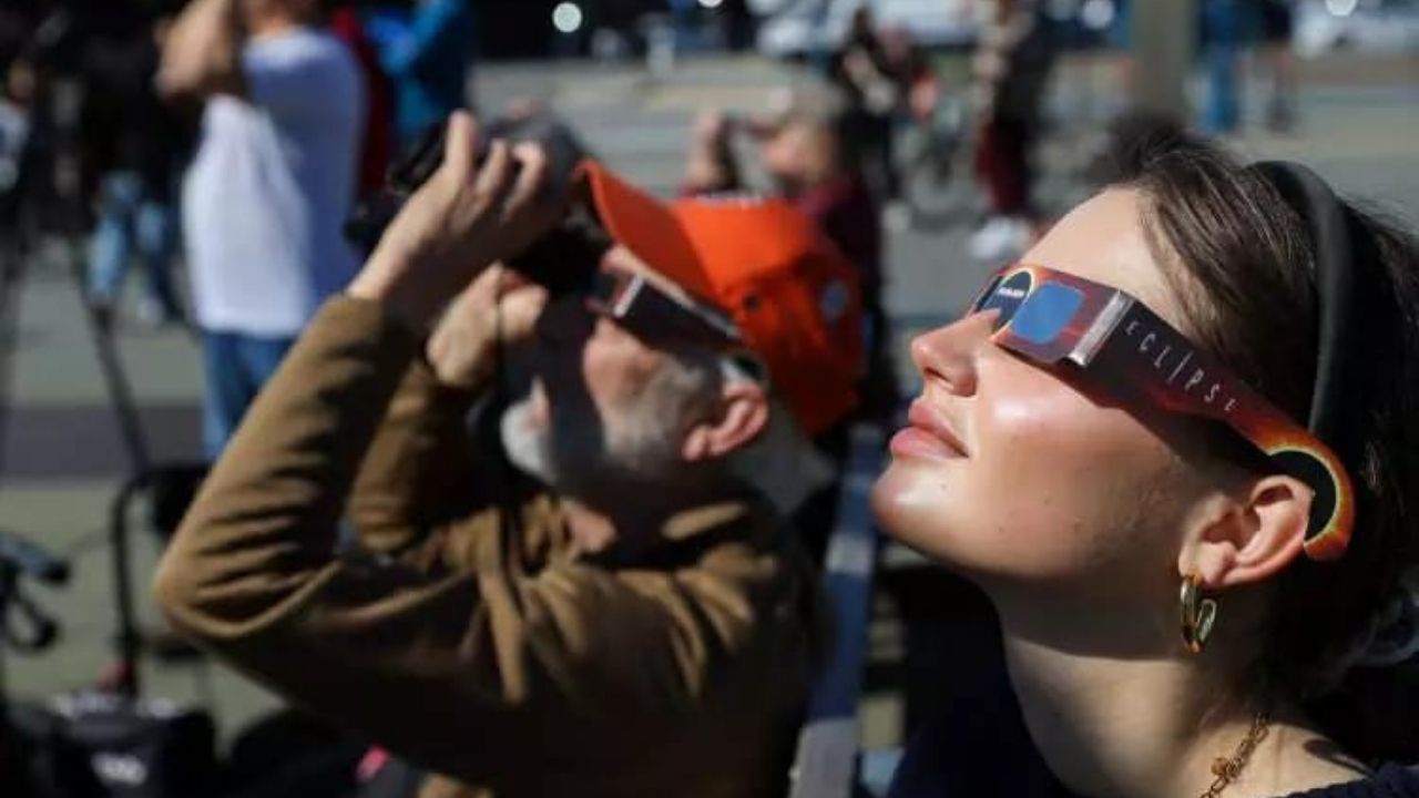 2024’ün ilk güneş tutulması gerçekleşti! Görenleri hayran bırakan o anlar böyle görüntülendi 9