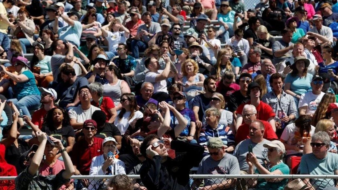 2024’ün ilk güneş tutulması gerçekleşti! Görenleri hayran bırakan o anlar böyle görüntülendi 8