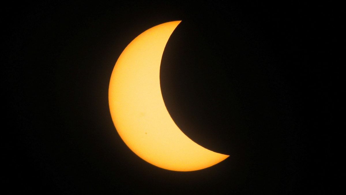2024’ün ilk güneş tutulması gerçekleşti! Görenleri hayran bırakan o anlar böyle görüntülendi 18