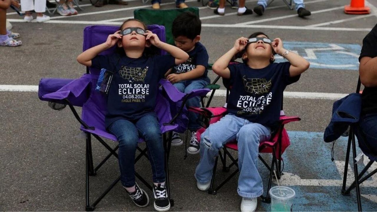 2024’ün ilk güneş tutulması gerçekleşti! Görenleri hayran bırakan o anlar böyle görüntülendi 25