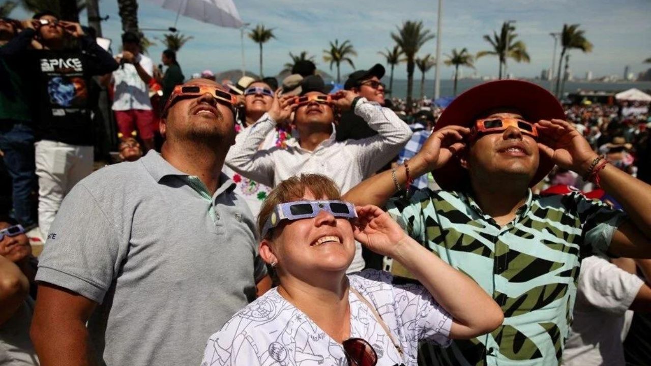 2024’ün ilk güneş tutulması gerçekleşti! Görenleri hayran bırakan o anlar böyle görüntülendi 26