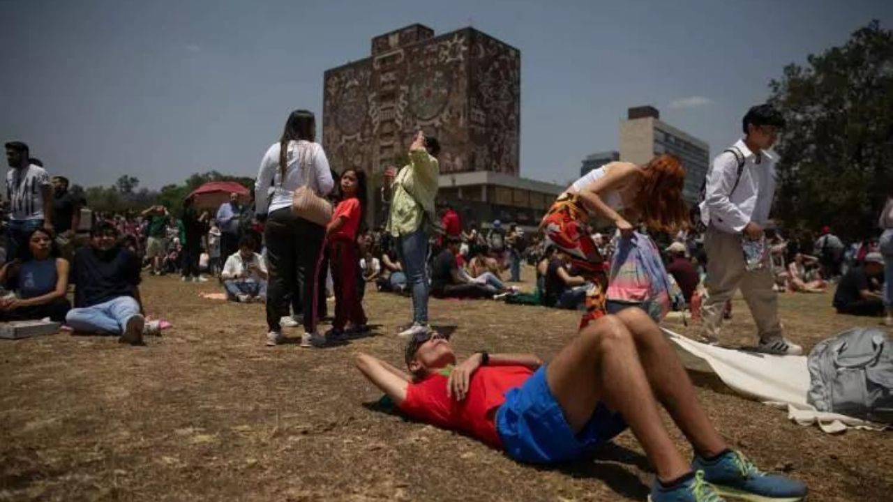 2024’ün ilk güneş tutulması gerçekleşti! Görenleri hayran bırakan o anlar böyle görüntülendi 28