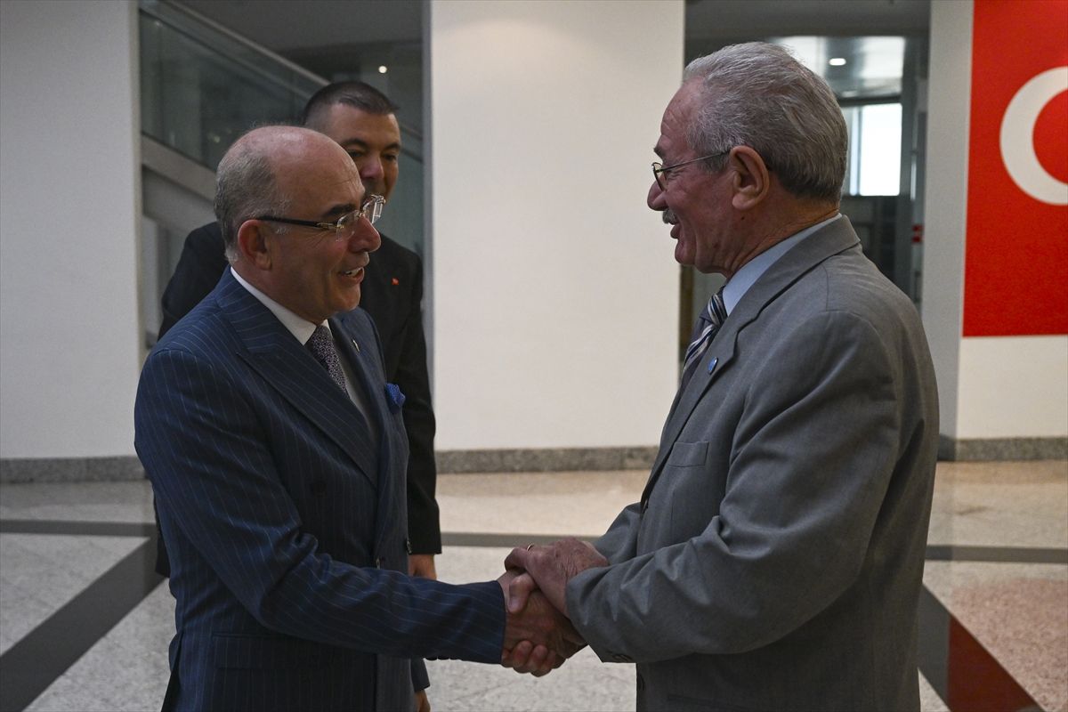 Siyasi partiler arasında bayramlaşma günü 8