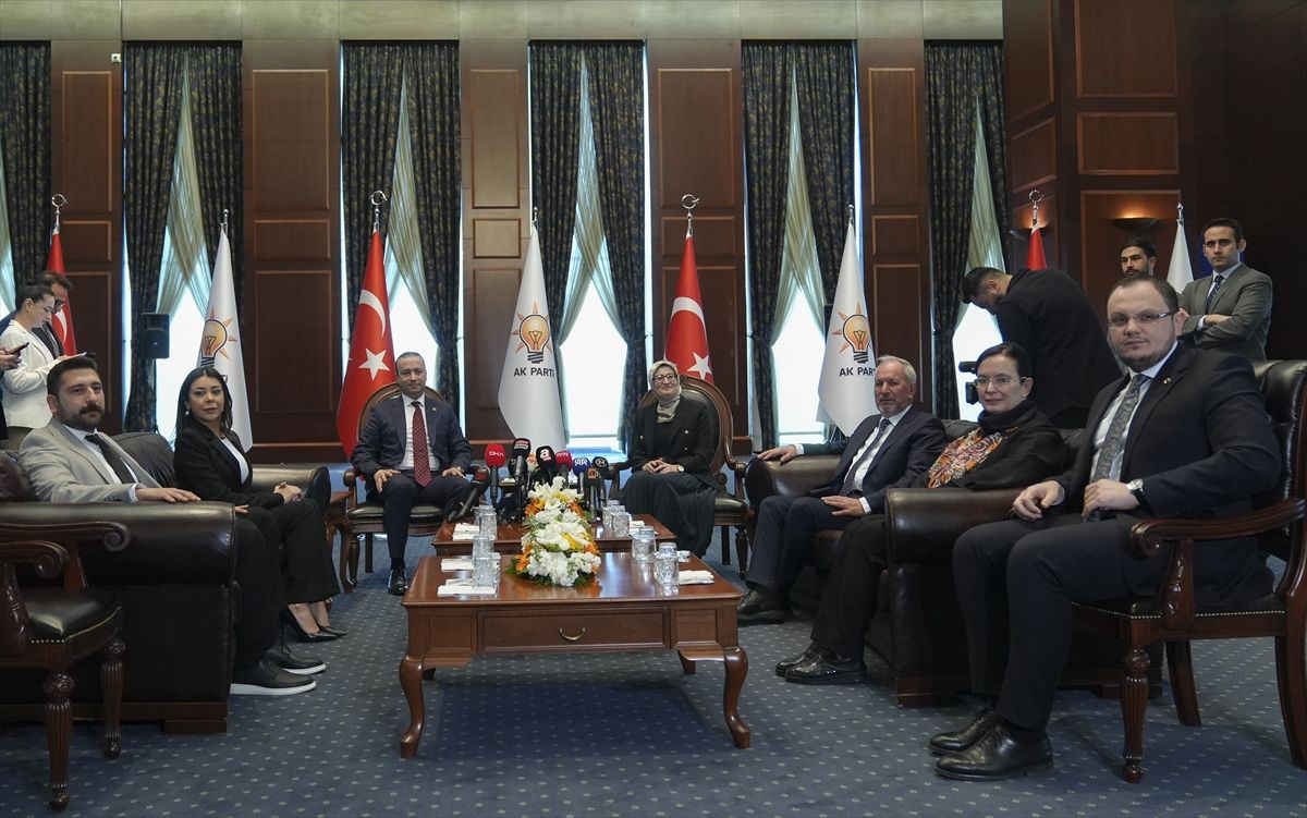 Siyasi partiler arasında bayramlaşma günü 1