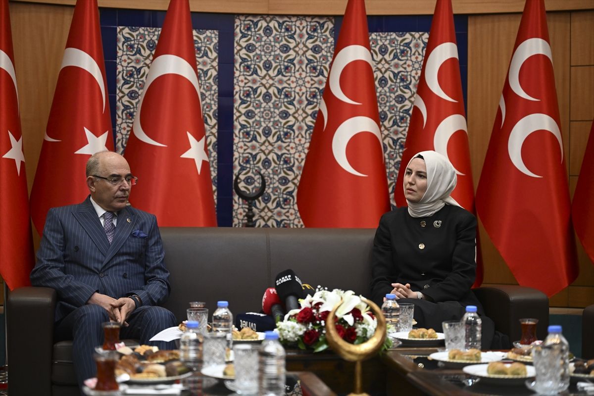 Siyasi partiler arasında bayramlaşma günü 7