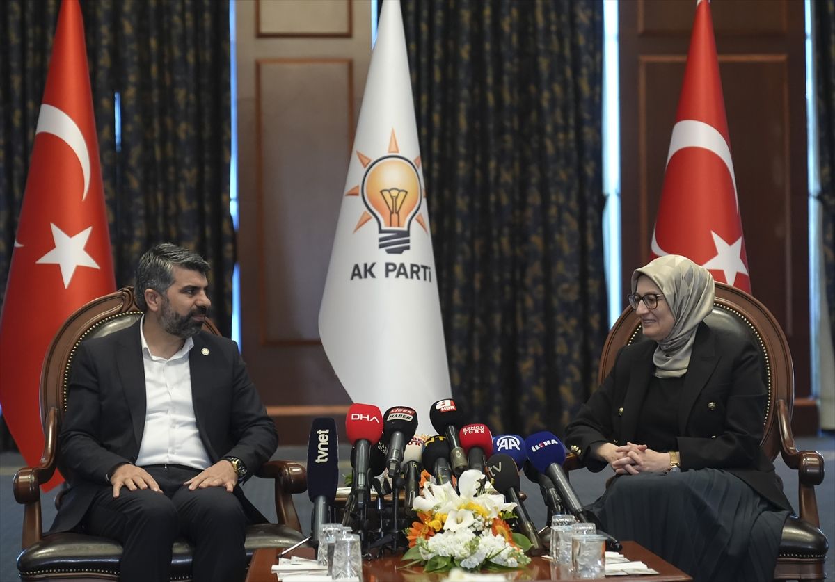 Siyasi partiler arasında bayramlaşma günü 5