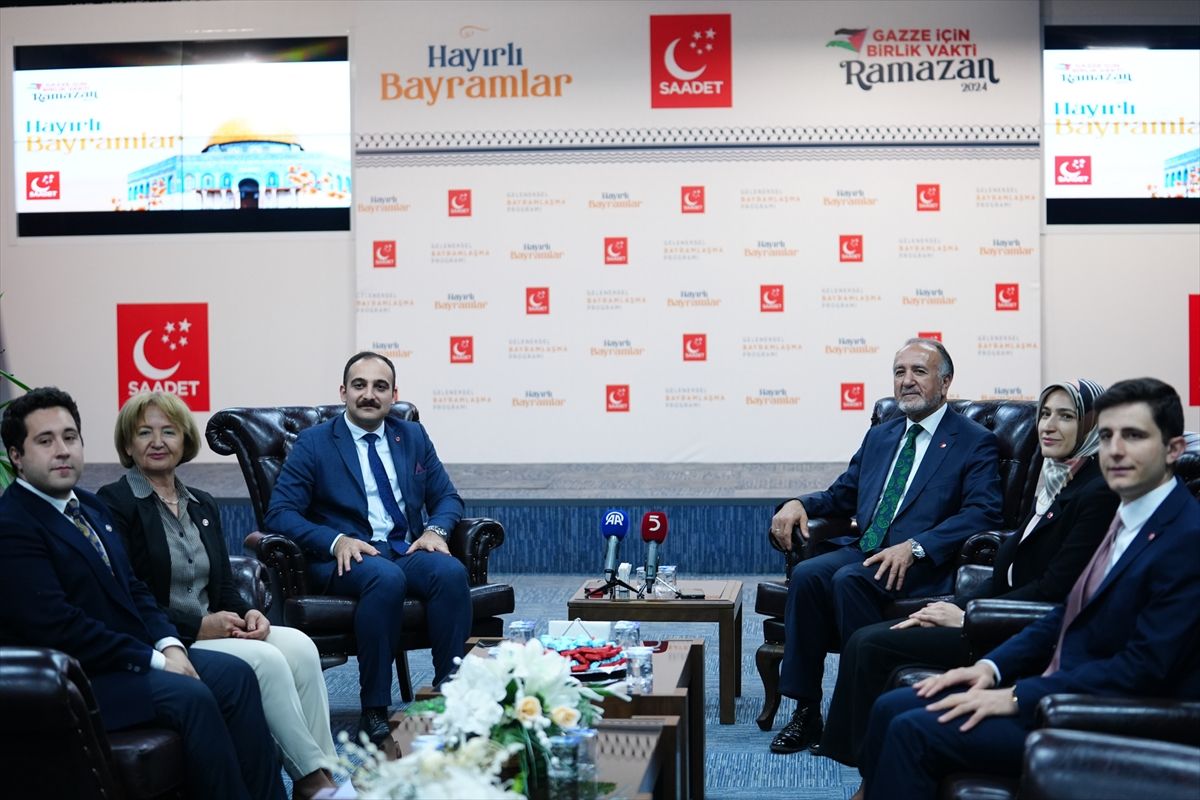 Siyasi partiler arasında bayramlaşma günü 13