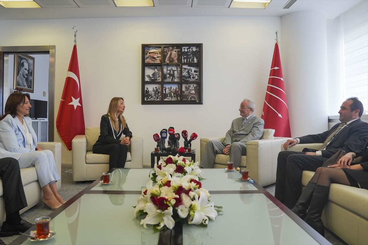 Siyasi partiler arasında bayramlaşma günü 14