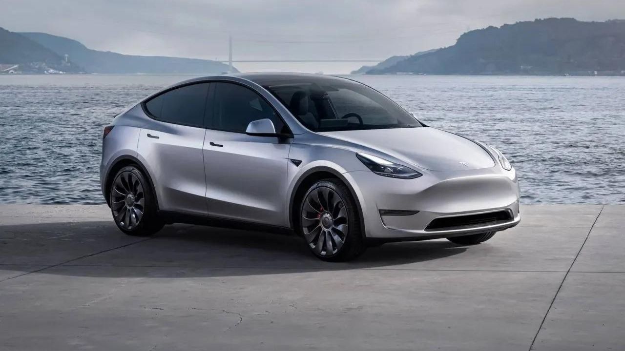 Tesla Model Y Türkiye’ye özel indirimle satışa çıktı! 13