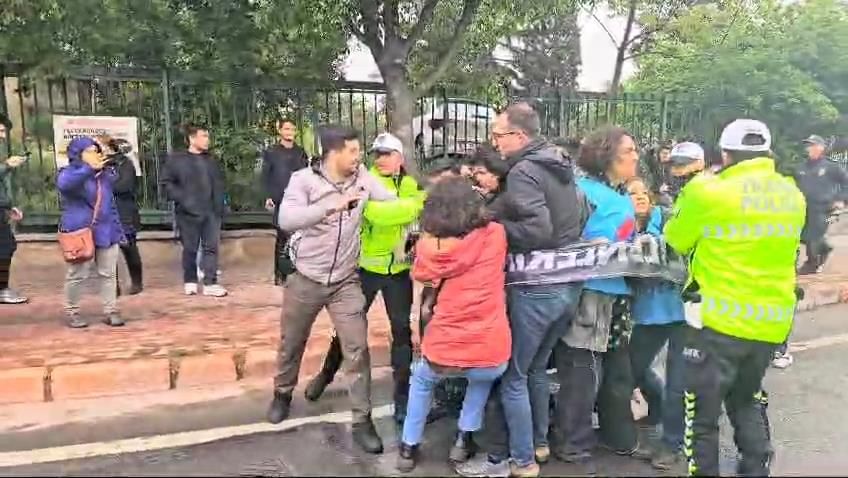 İstanbul'da izinsiz yürüyüşlere polis müdahalesi sürüyor! 3