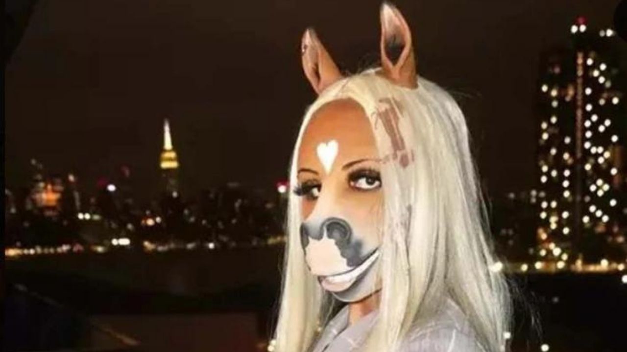 Tek hayali dört nala koşmak olan at suratlı kadın sosyal medyayı salladı! 5