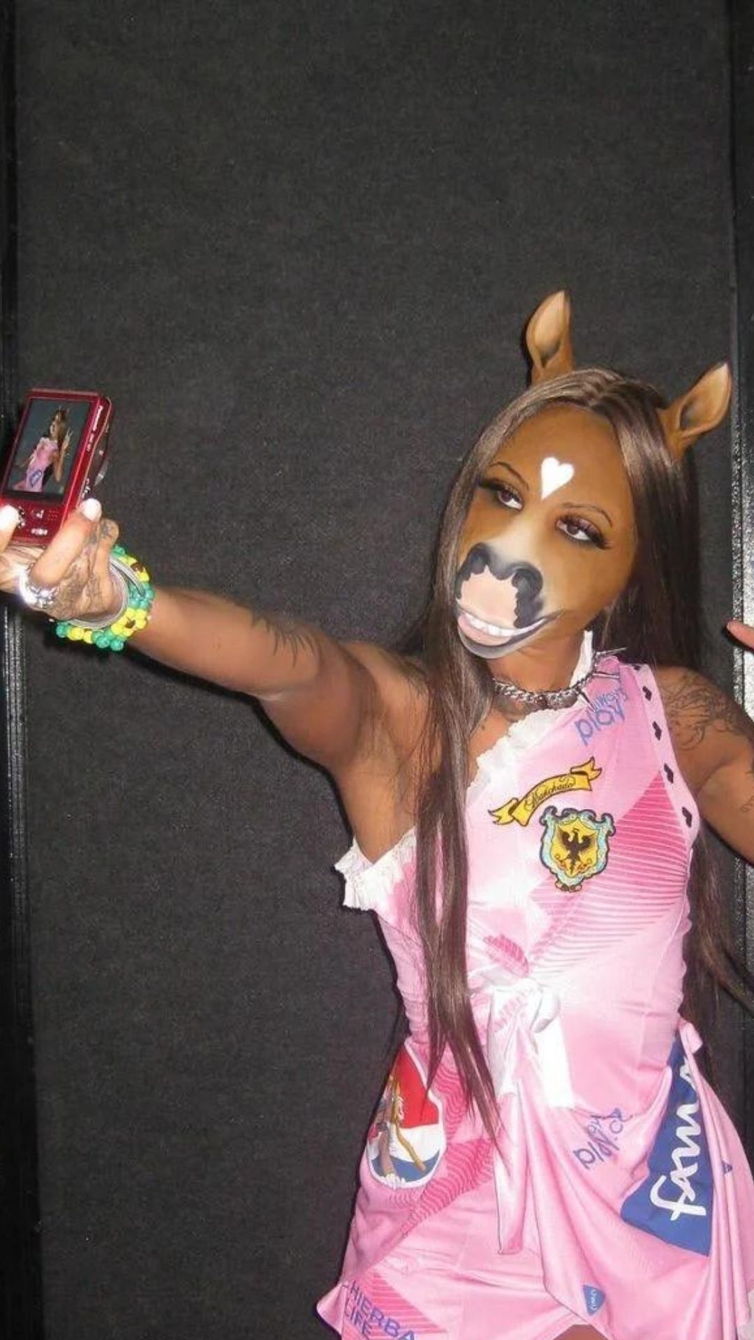 Tek hayali dört nala koşmak olan at suratlı kadın sosyal medyayı salladı! 7