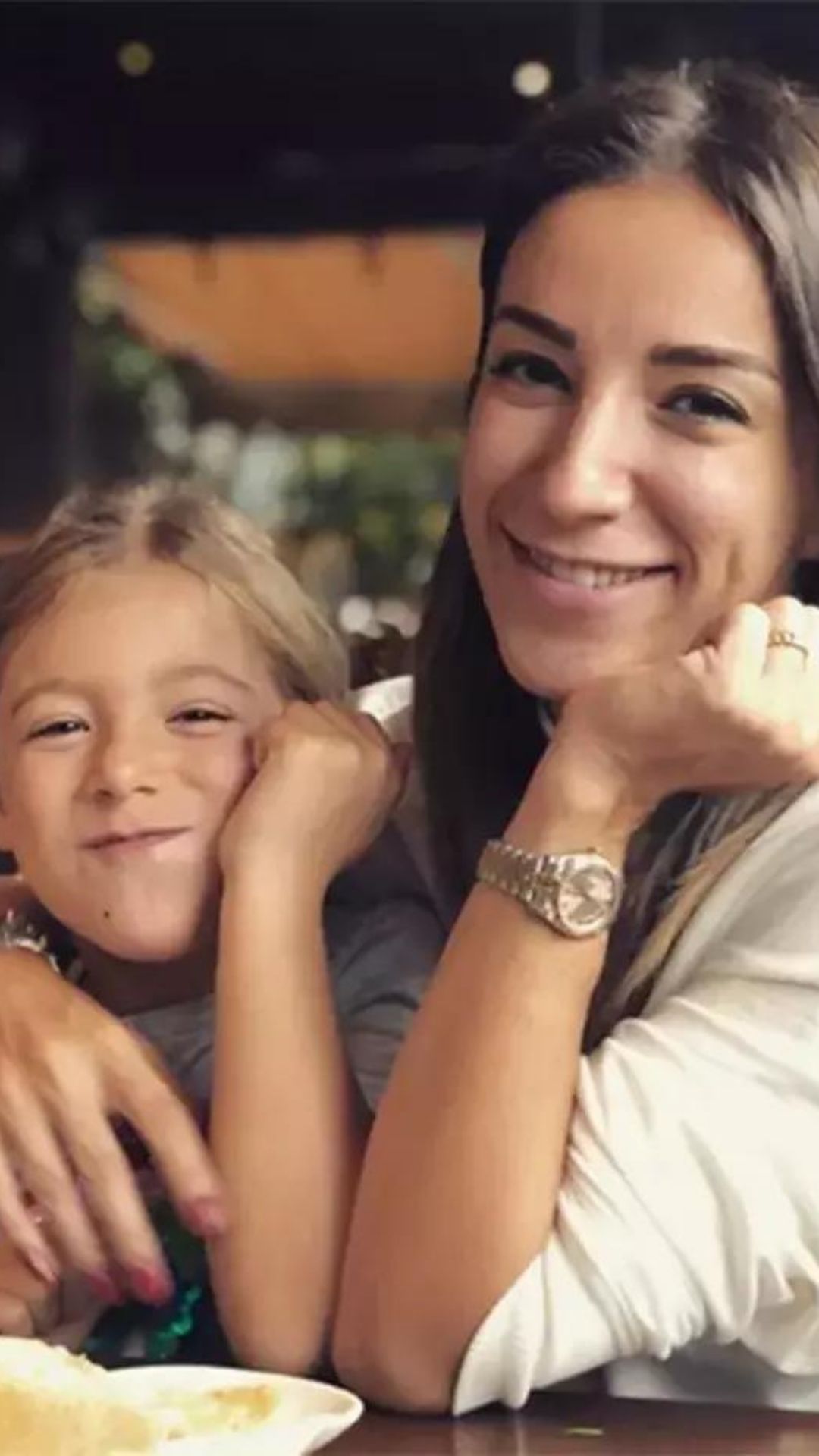 Bir döneme “hayalet sevgilim” şarkısı ile damga vuran İrem Yağcı’nın şimdiki mesleği ve son hali şaşırttı! 7