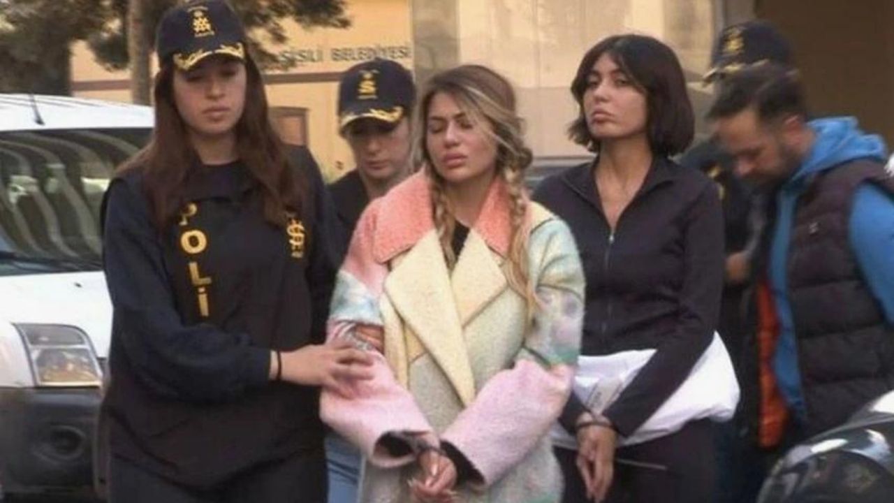 Nihal Candan: Cezaevinde günde 7 vakit namaz kılıyordum! 1