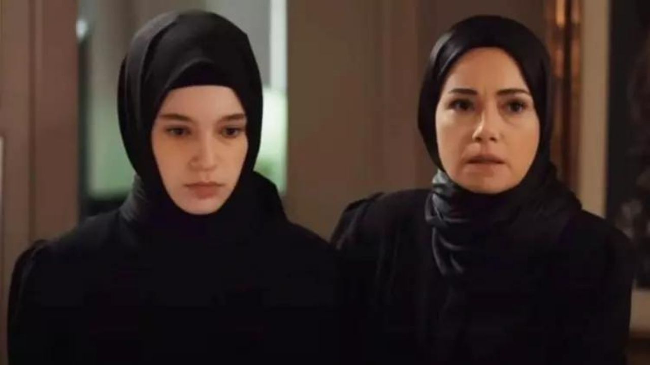 Kızıl Goncalar Dizisinin Zeynep’i, Mina Demirtaş kimdir? 5