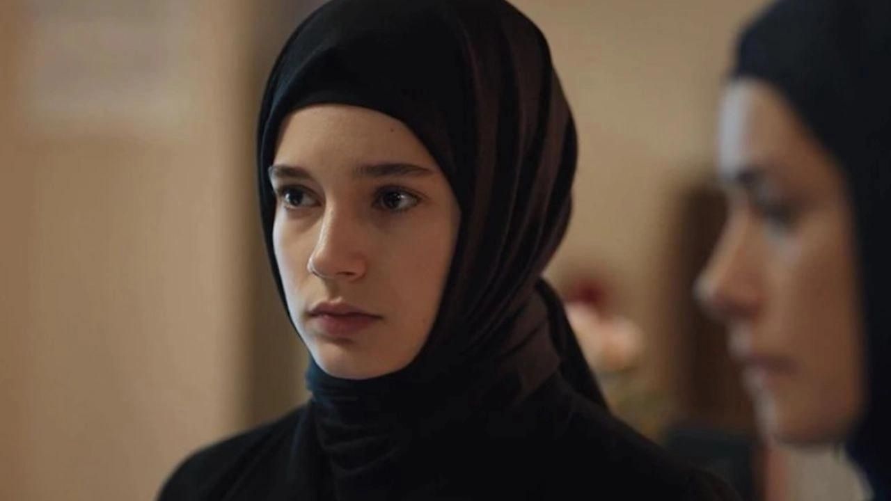 Kızıl Goncalar Dizisinin Zeynep’i, Mina Demirtaş kimdir? 1