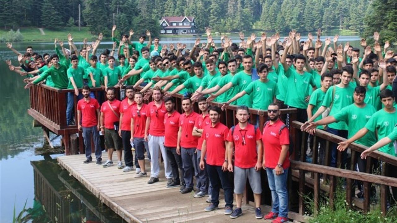 Bakan Bak'tan gençlere müjde: Gençlik Kampı başvuruları başladı 5